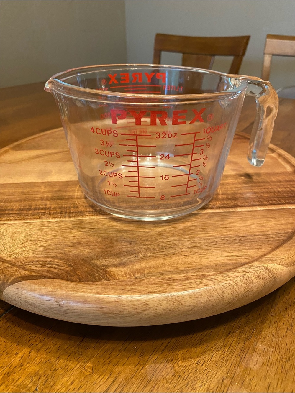 Vintage Pyrex 4 Cup Glass Measuring Cup 32oz 1 Quart *see pics small chip*